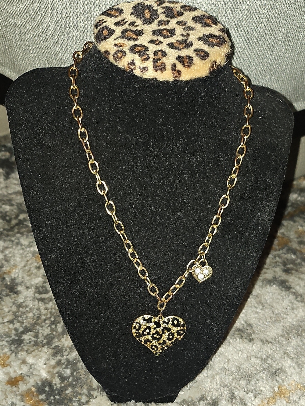 🟢 Guess Gold Heart Pendant Necklace with Leopard Print